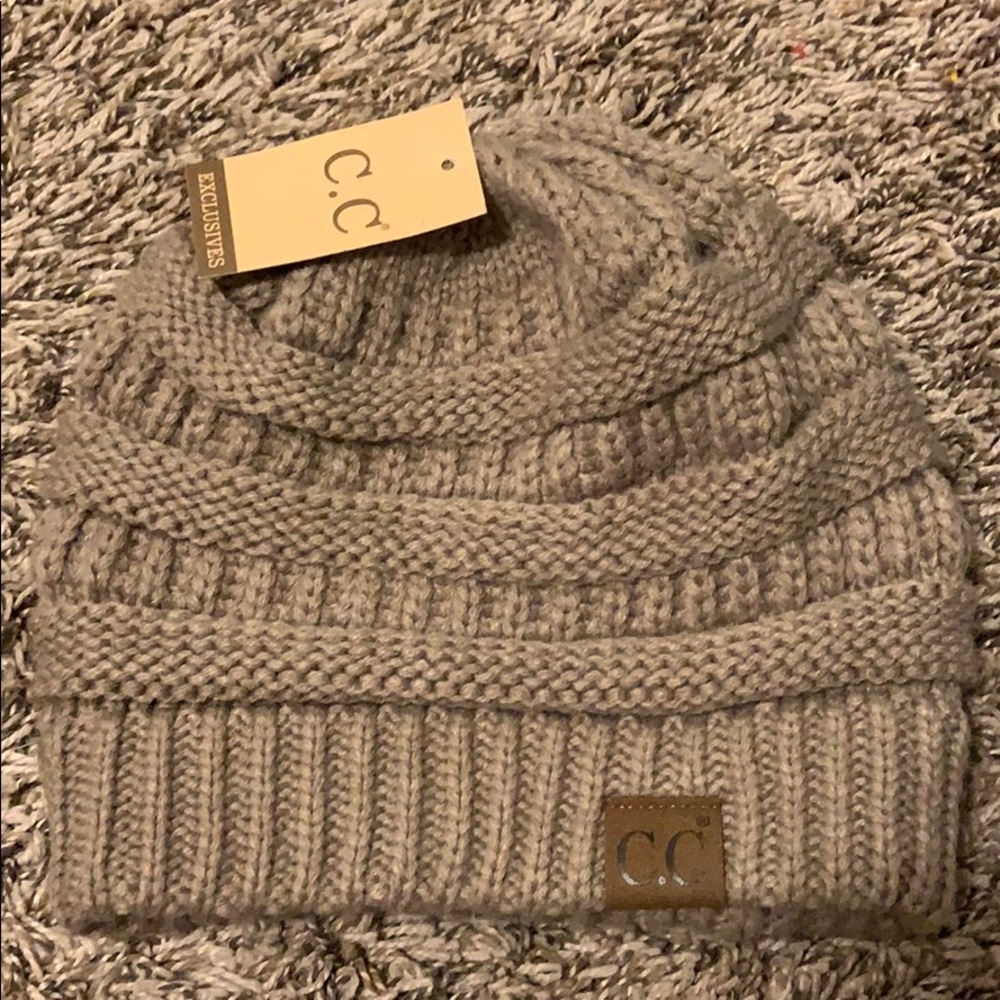 Women’s CC Beanie NWT